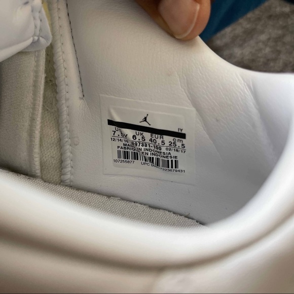 Air Jordan 11 Low GS Frost White (Heiress) - Picture 7 of 10